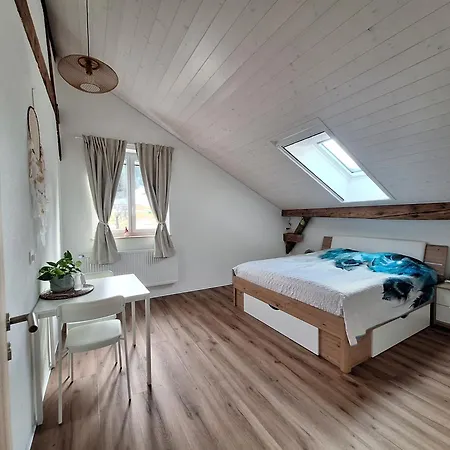 Les Fontaines לינה וארוחת בוקר