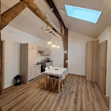 Les Fontaines לינה וארוחת בוקר *